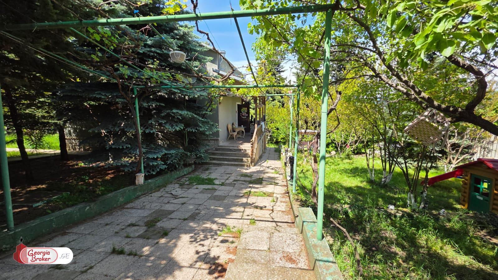 продается дом с новым ремонтом 5-комнат